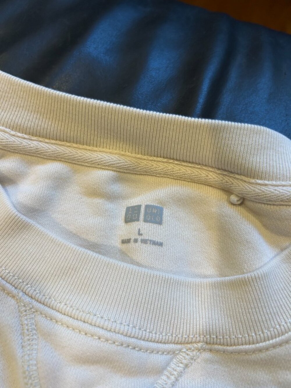 Uniqlo pullover - Picture 2 of 2